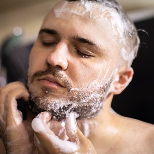 Comment laver votre barbe