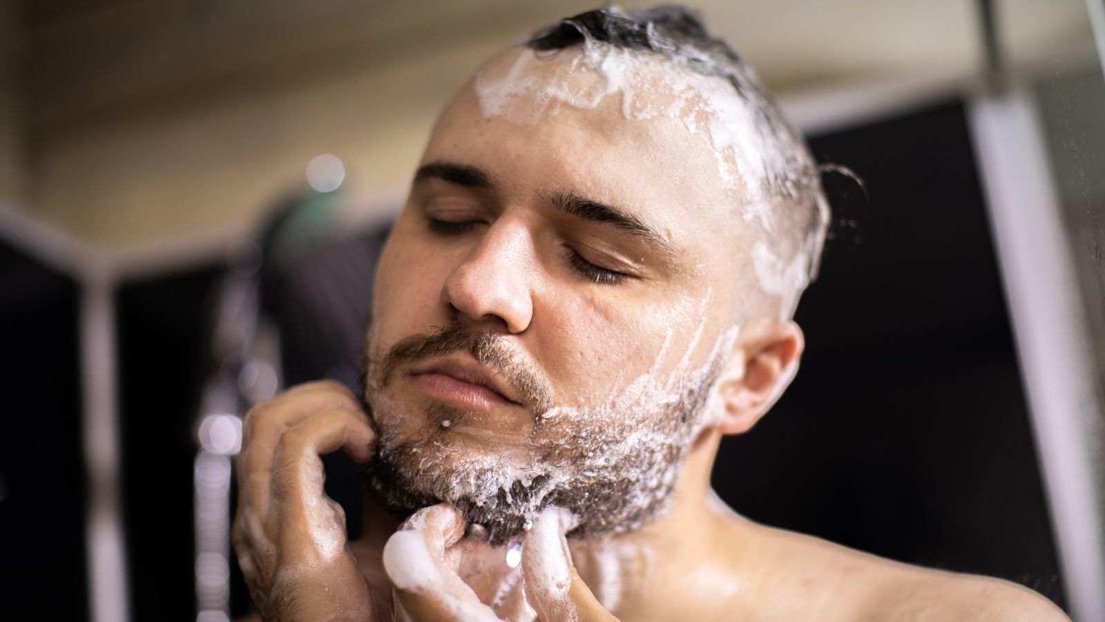 Comment laver votre barbe