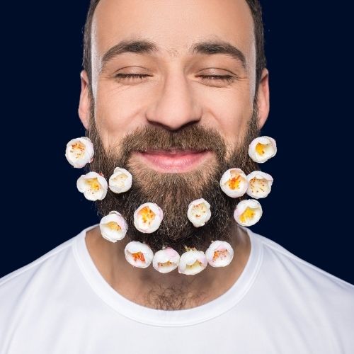 Homme avec des fleurs dans la barbe